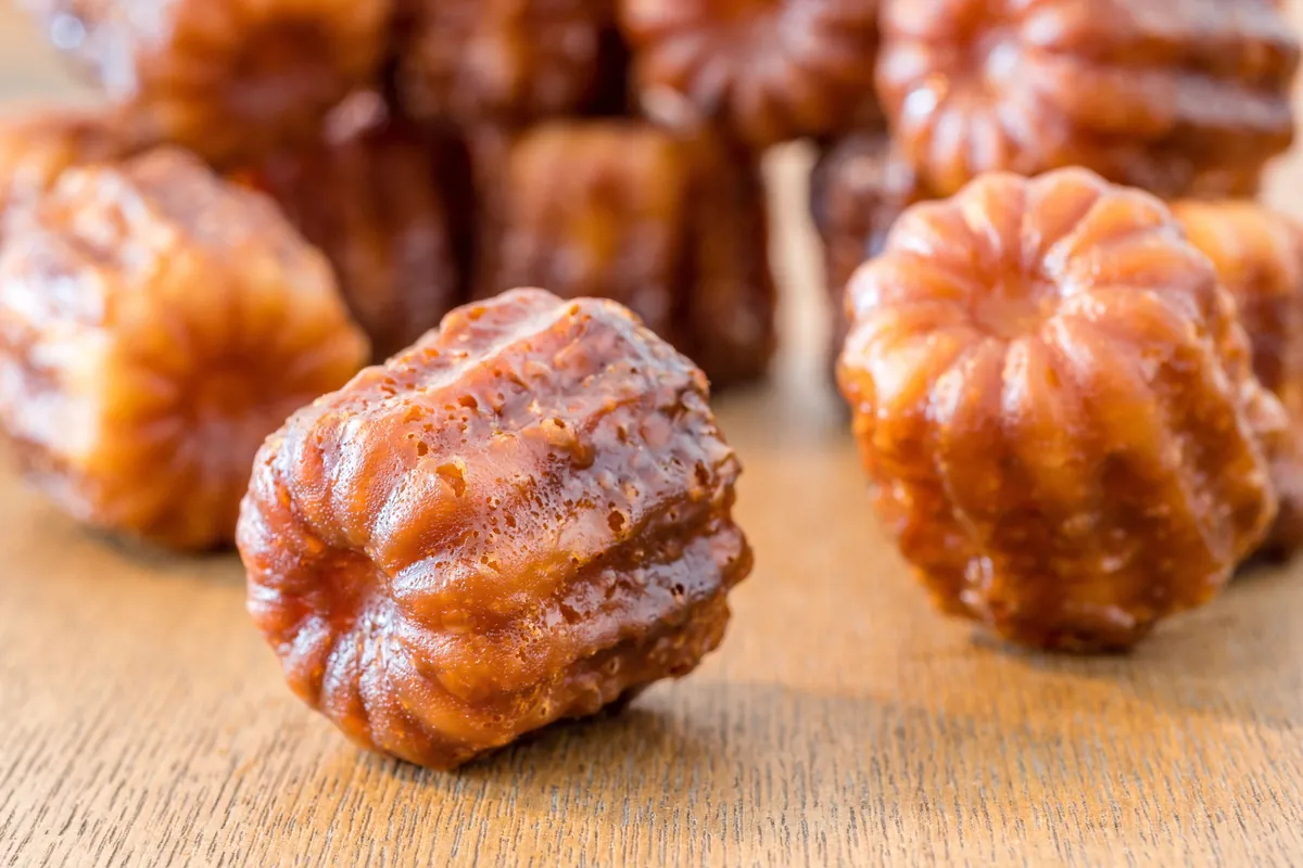 Cannelés bordelais 