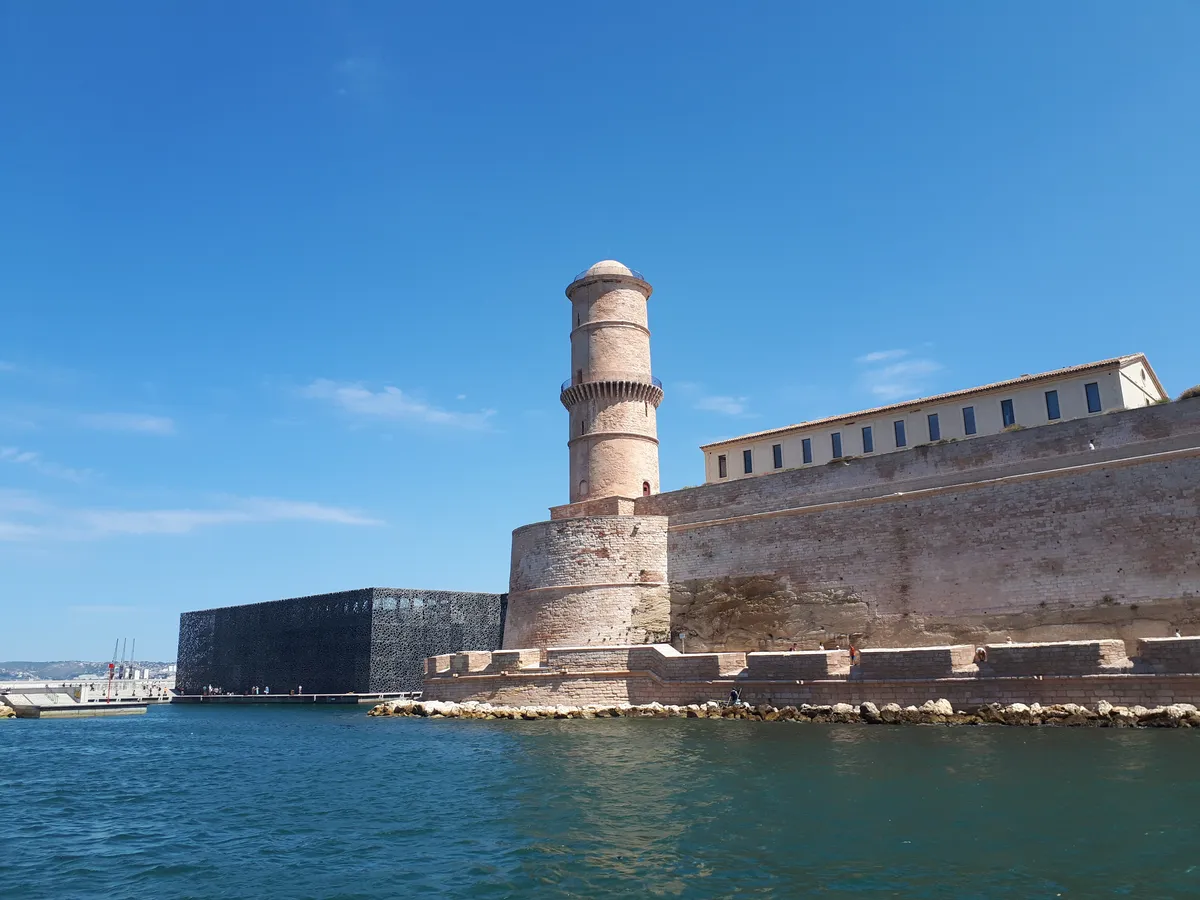 Le fort Saint-Jean et le Mucem à l'entrée du Vieux-Port de Marseille