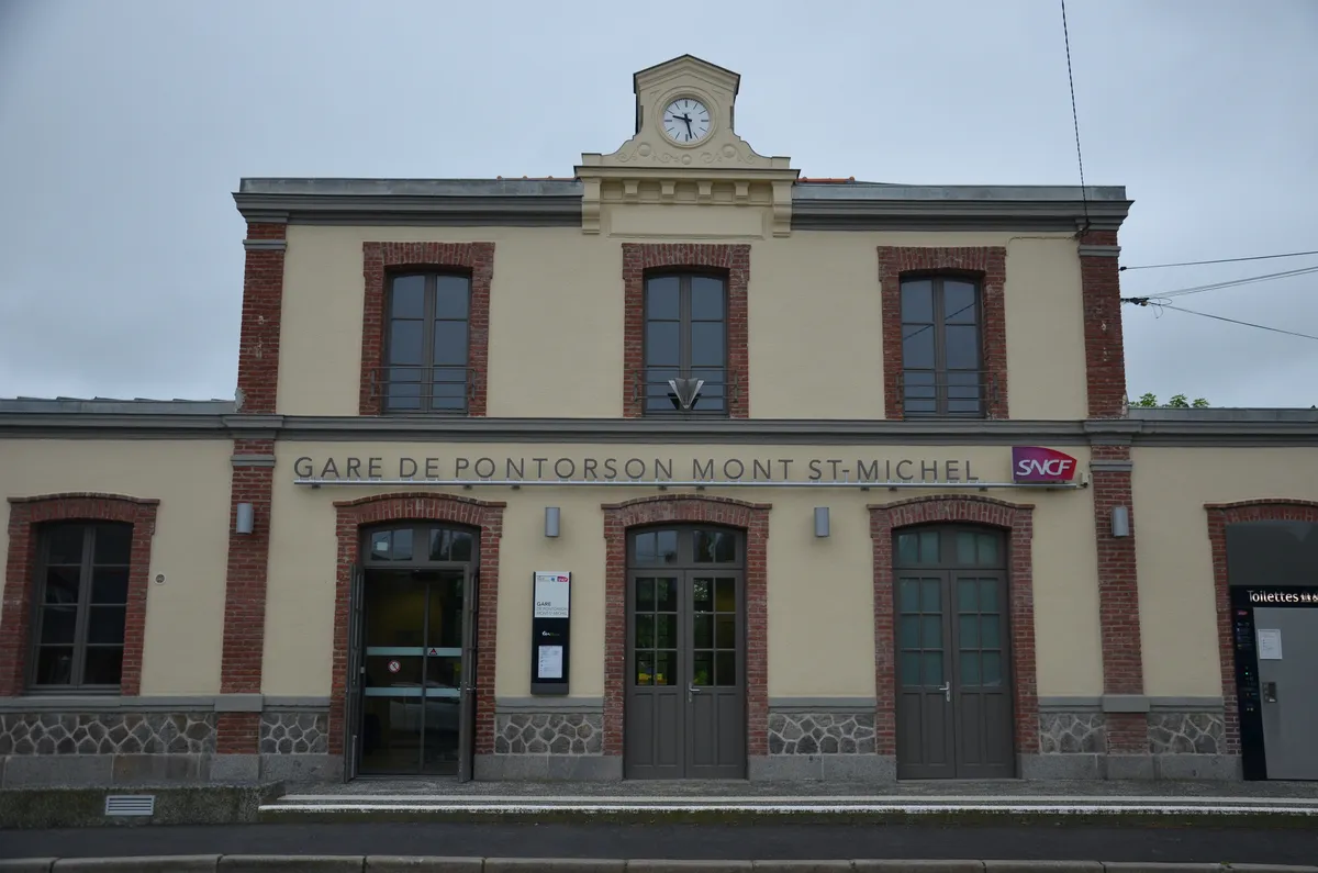 Le bâtiment voyageurs de la gare de Pontorson - Mont-Saint-Michel